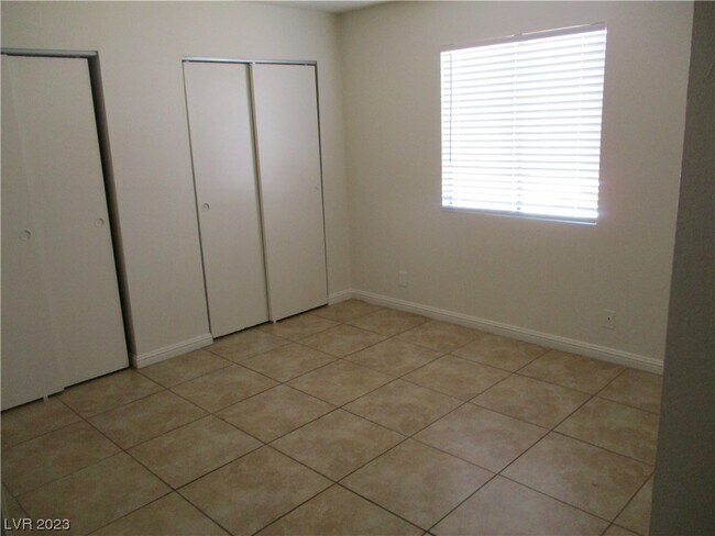 Foto del edificio - 4570 Carriage Park Dr