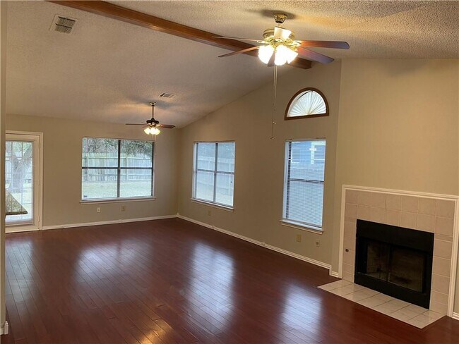 Foto del edificio - 7007 Riverton Dr