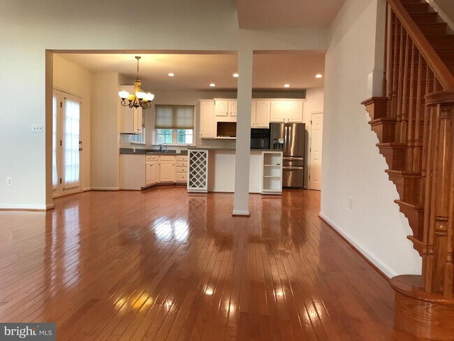 Foto del edificio - 42026 Glass Mountain Pl