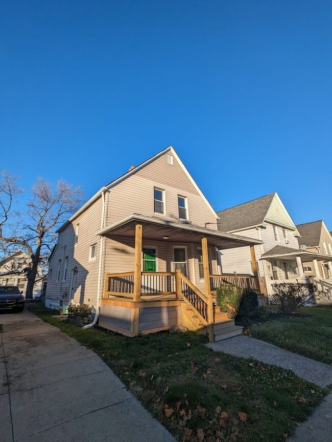 Building Photo - Charming 3-Bedroom Property in Prime Locat...