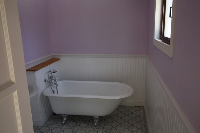 Building Photo - 2843 Grandview St