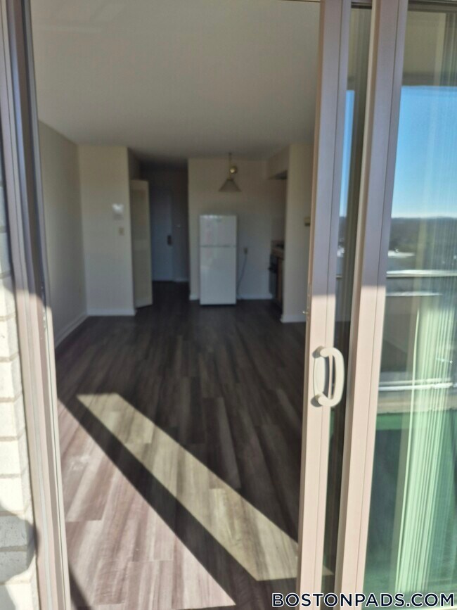 Foto del edificio - 385 Massachusetts Ave