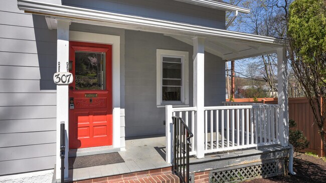 Building Photo - 307 Vose Ave