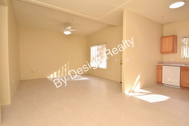 Foto del edificio - Newly Updated 3 Bed 2 Bath Townhome in Gated Central Tucson Community with Mountain Views