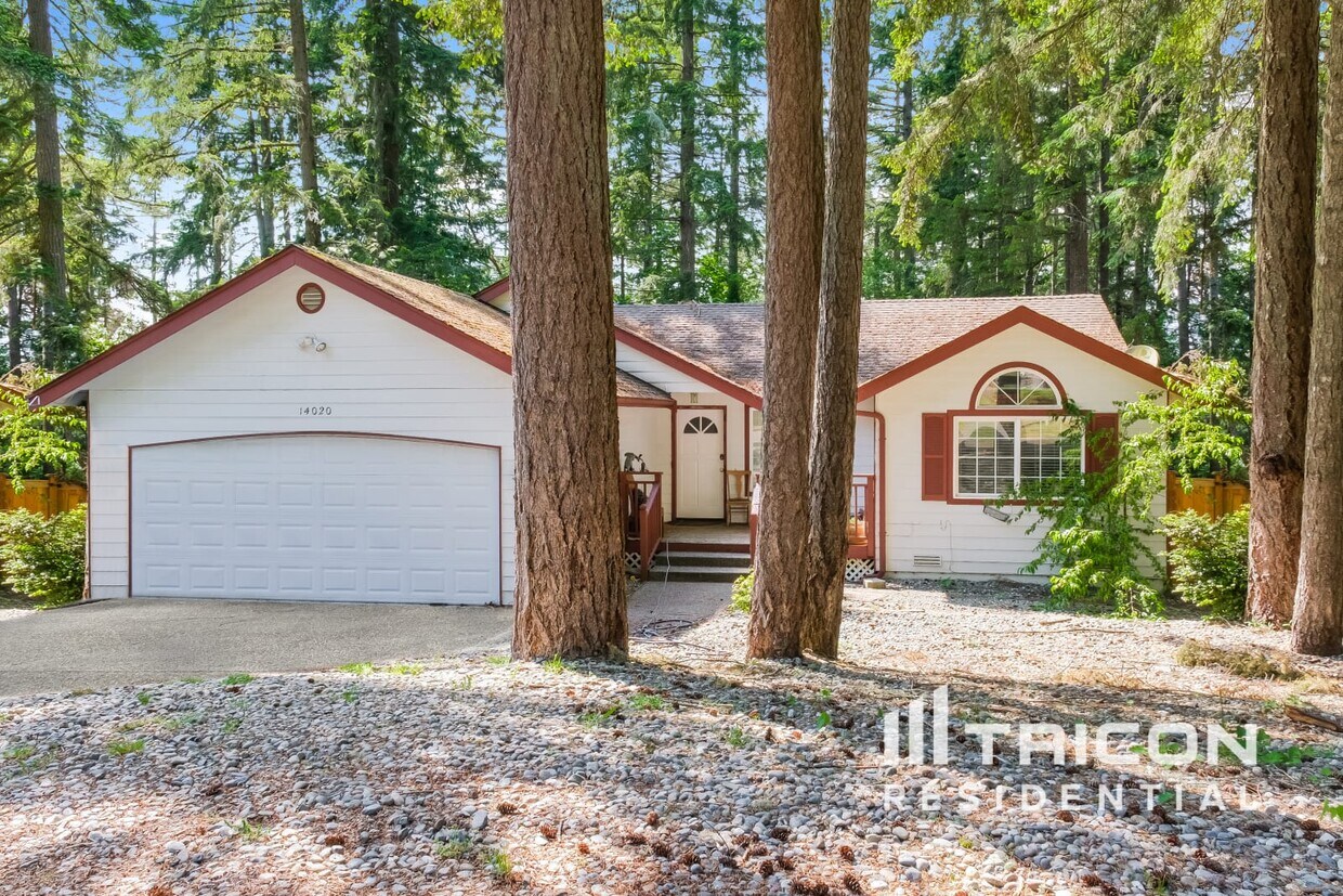 Foto principal - 14020 57th Ave NW