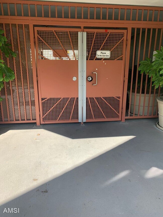 Foto del edificio - 2 br, 2 bath House - 988 Fulton St. #327