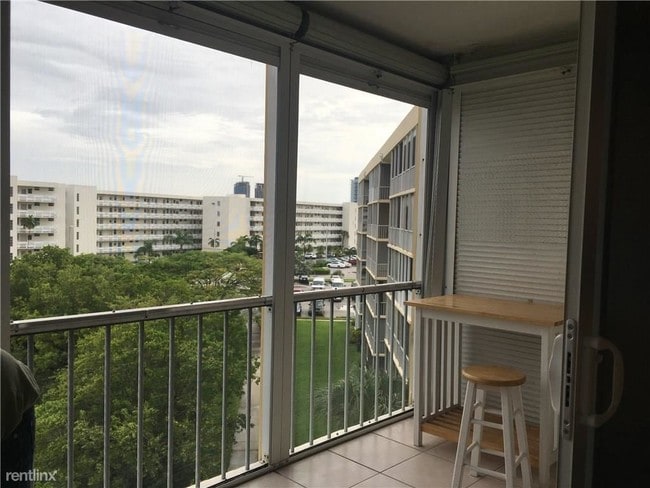 Foto del edificio - 2930 Point East Dr
