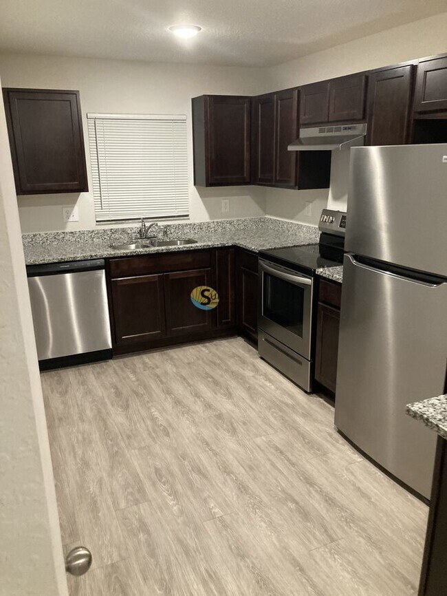 Foto del edificio - The Perfect Rental! Stylish 2BR/2BA Duplex...
