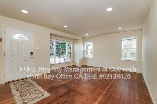 Foto del edificio - 6683 Sebastopol Ave