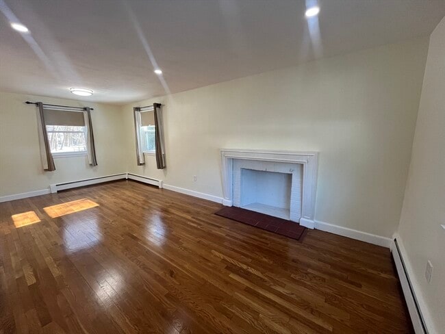 Building Photo - 150 Pond St