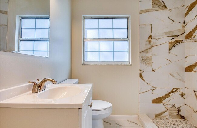 Foto del edificio - 6704 Interbay Blvd