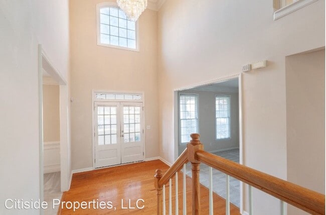 Building Photo - 4 br, 2.5 bath House - 1160 Abercorn Dr SW