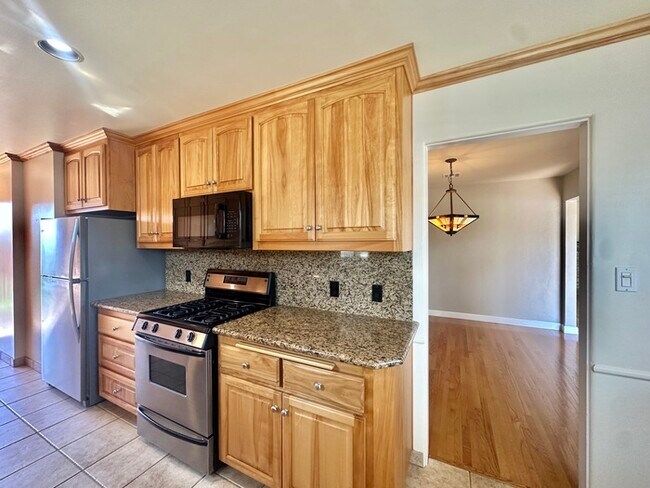 Foto del edificio - Meticulously Upgraded Single Family Home Point Loma Home Minutes From Liberty Station, Sunset Cli...