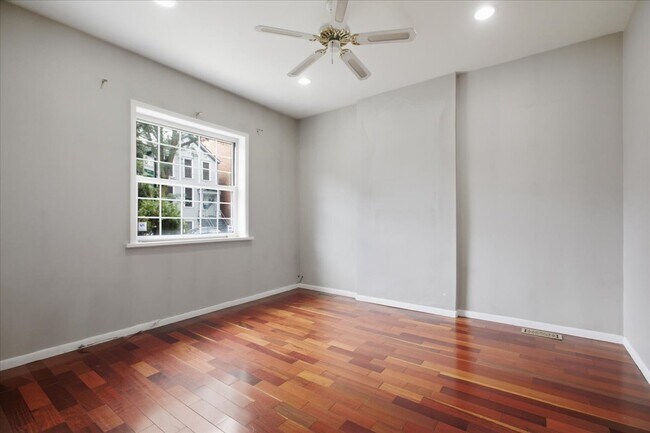 Building Photo - 1611 S Wood St