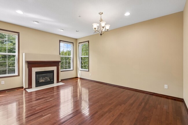 Building Photo - 10002 Gentian Dr