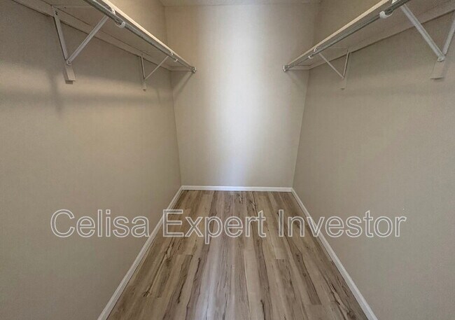Building Photo - 5330 Myanna Ln