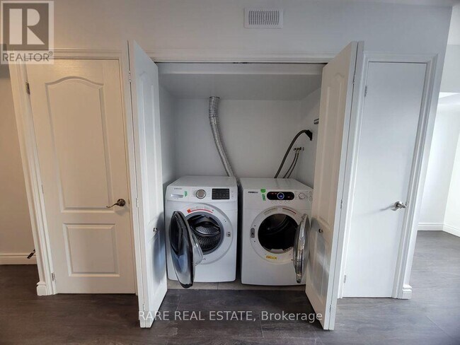 Photo du bâtiment - 592 Marlee Ave