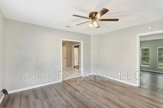 Building Photo - 929 Rice St