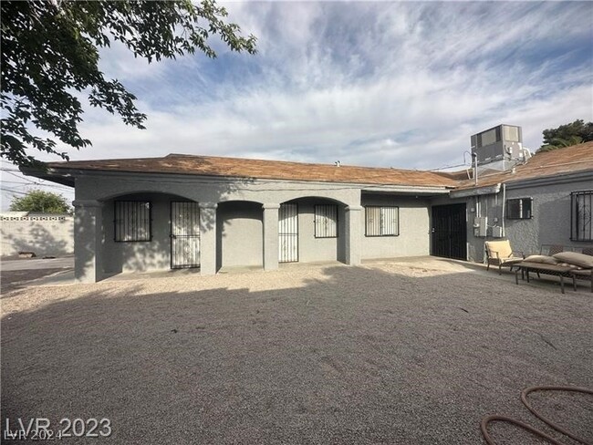 Building Photo - 2125 Elm Ave
