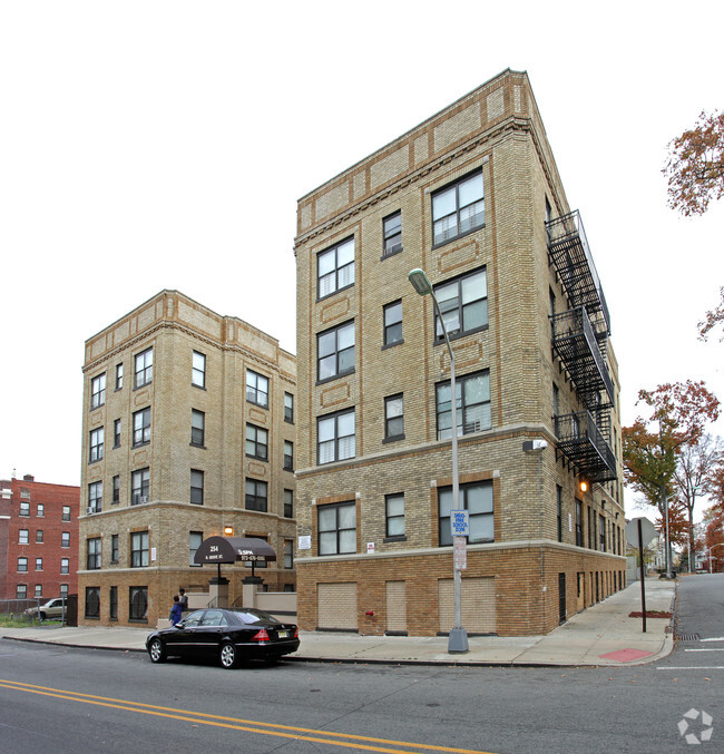 Building Photo - Grove House Apartments