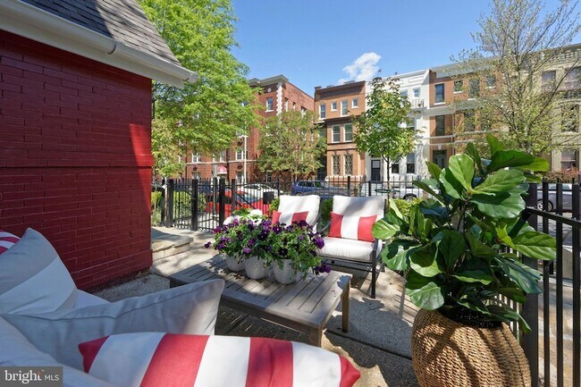 Foto del edificio - 1015 D St NE