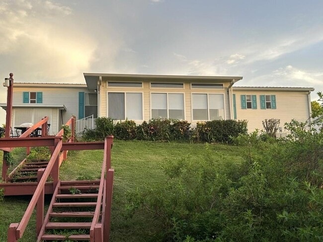 Building Photo - 2055 S Floral Ave