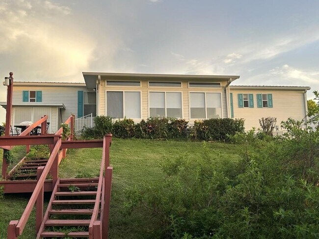Foto del edificio - 2055 S Floral Ave
