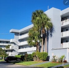 Building Photo - 120 Royal Pk Dr