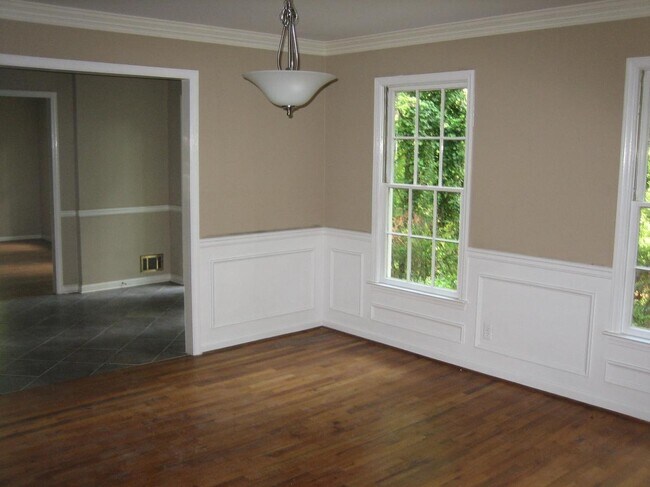 Building Photo - 440 Dalrymple Rd