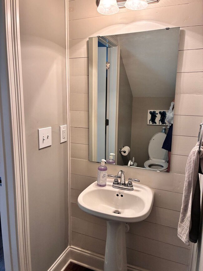 Foto del edificio - 4 bed 4.5 bath unit in West End neighborhood!