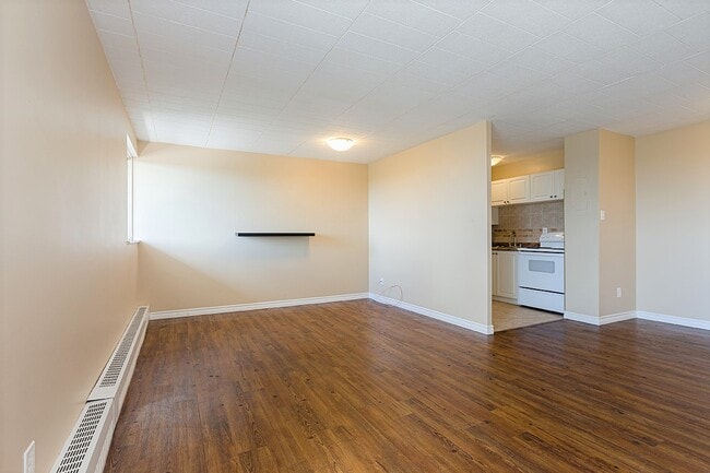 Building Photo - Bay Court