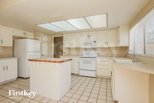 Foto del edificio - 5201 West Cheryl Drive