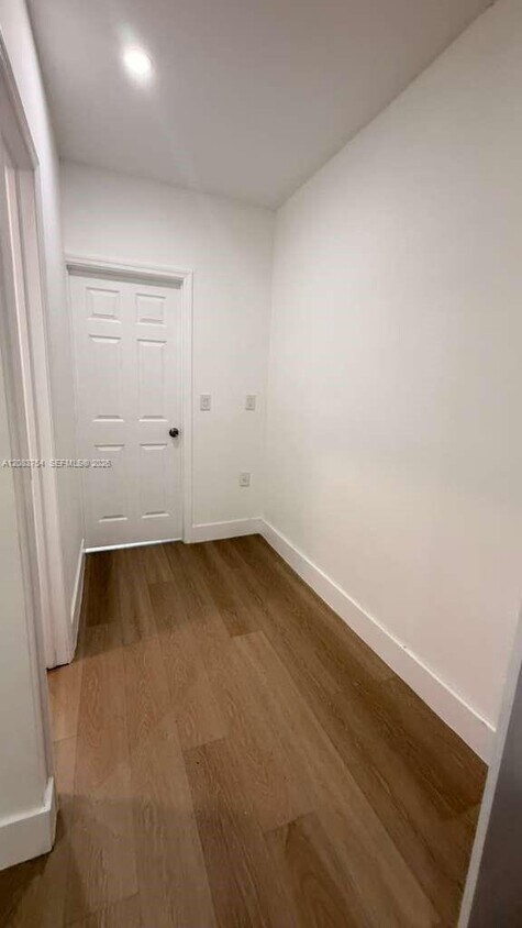 Foto del edificio - 3090 NW 33rd St