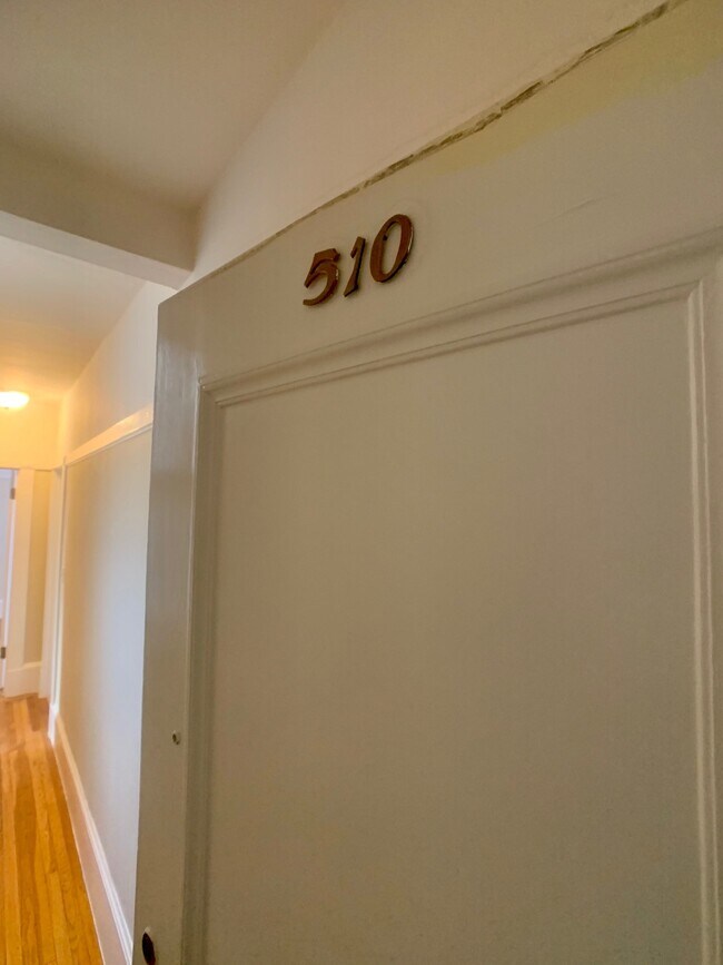 Building Photo - 845 Sutter St