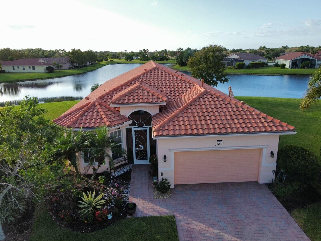 Primary Photo - 11621 SW Mountain Ash Cir
