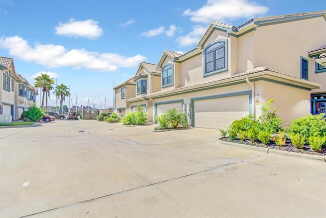 Building Photo - 496 Mariners Dr