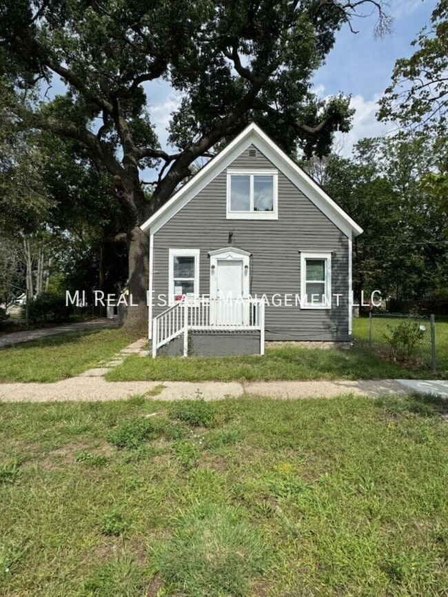 Building Photo - 634 Catawba Ave