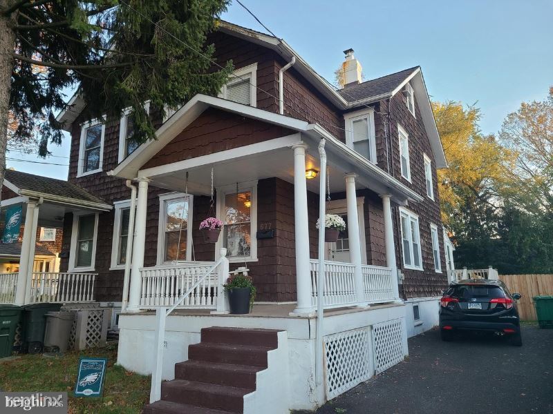 Primary Photo - 3 br, 1.5 bath Townhome - 677 knowles ave