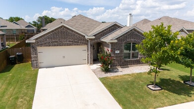 Building Photo - 1437 Lakeview Dr