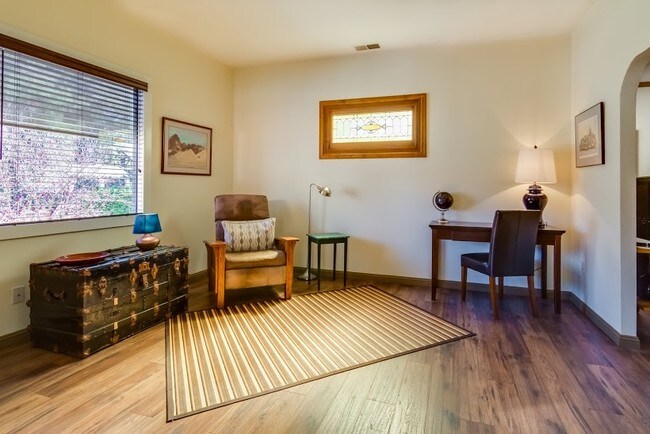 Foto del edificio - 355 1st St E