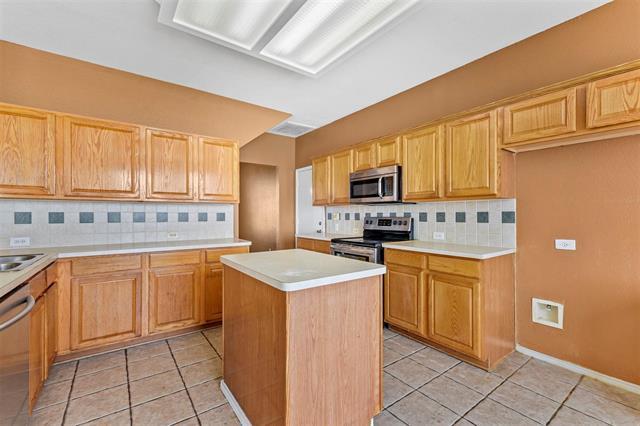 Building Photo - 8021 Shoshoni Dr