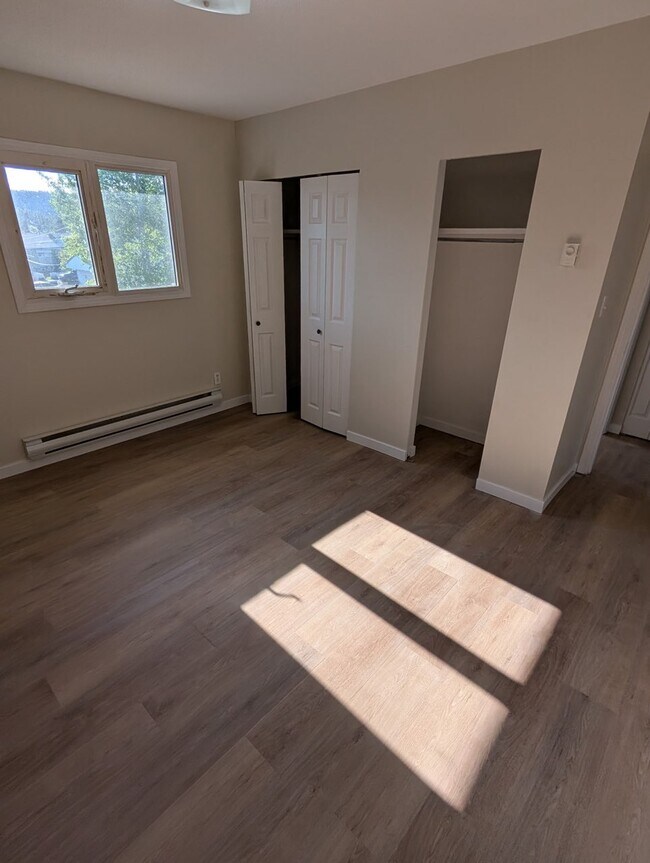 Photo du bâtiment - 2212 Redwood St