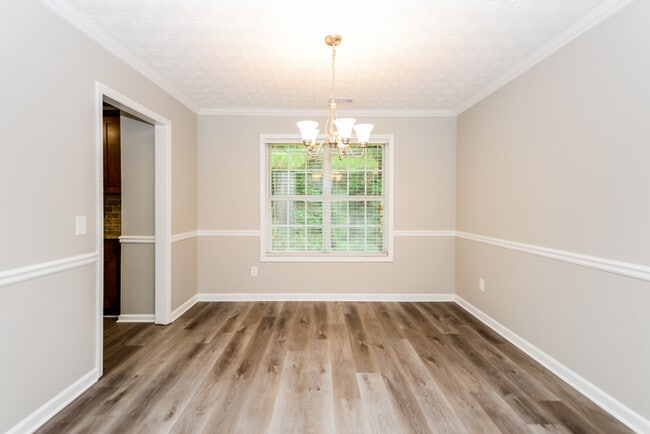 Foto del edificio - 700 Castlebrooke Dr SE