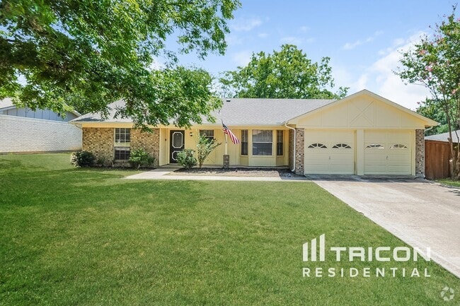 Building Photo - 9941 Farmington Dr