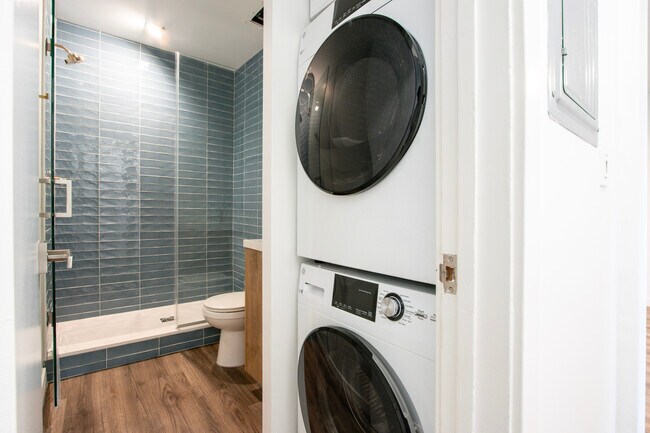 Building Photo - 3305 Primera Ave