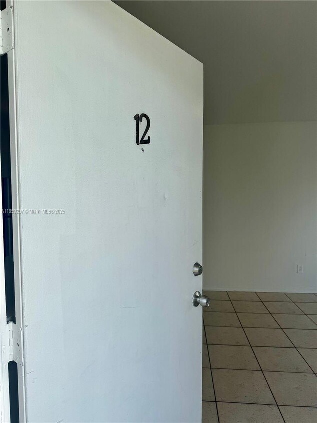 Foto principal - 670 NE 88th Terrace