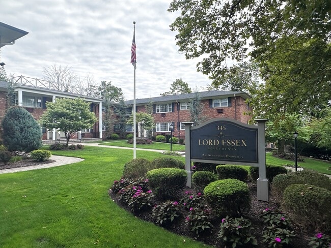 Building Photo - Lord Essex Apartments