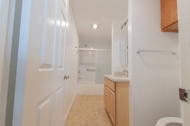 Foto del edificio - 320 E Plymouth St