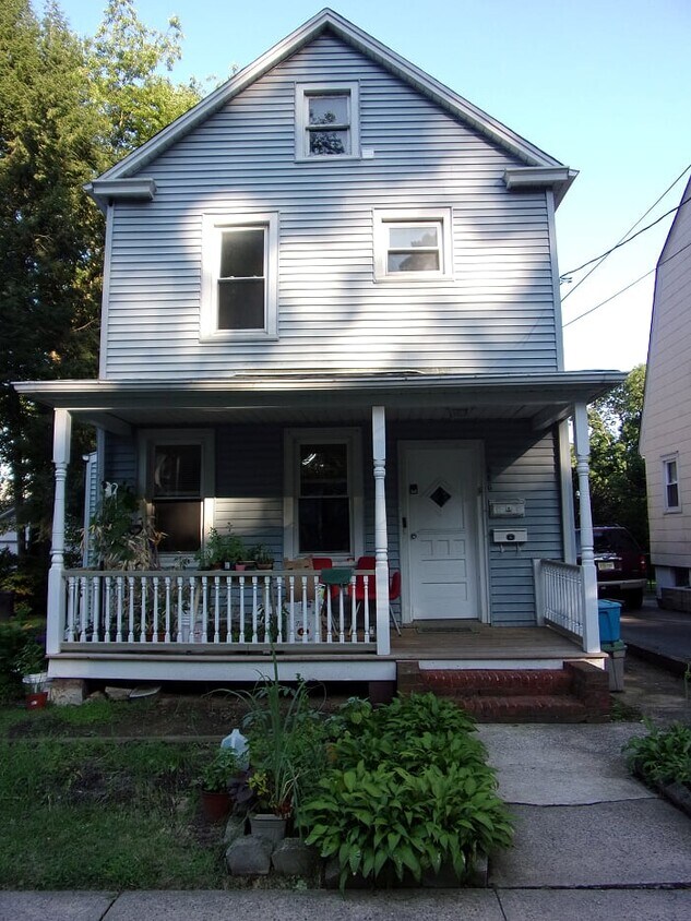Primary Photo - 686 Garden St