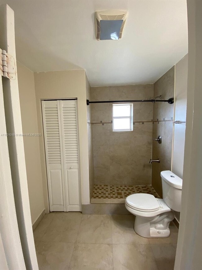 Building Photo - 2521 Pierce St